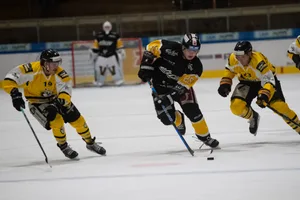 Eishalle Meierwiesen, Wetzikon Siren Noel gegen Burgdorf Mosimann Leon und 23 Lorenzetti Alexander Eishalle Meierwiesen, Wetzikon Siren Noel gegen Burgdorf Mosimann Leon und 23 Lorenzetti Alexander