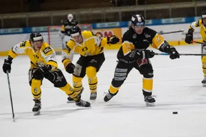 Eishalle Meierwiesen, Wetzikon Siren Noel gegen Burgdorf Mosimann Leon und 23 Lorenzetti Alexander Eishalle Meierwiesen, Wetzikon Siren Noel gegen Burgdorf Mosimann Leon und 23 Lorenzetti Alexander