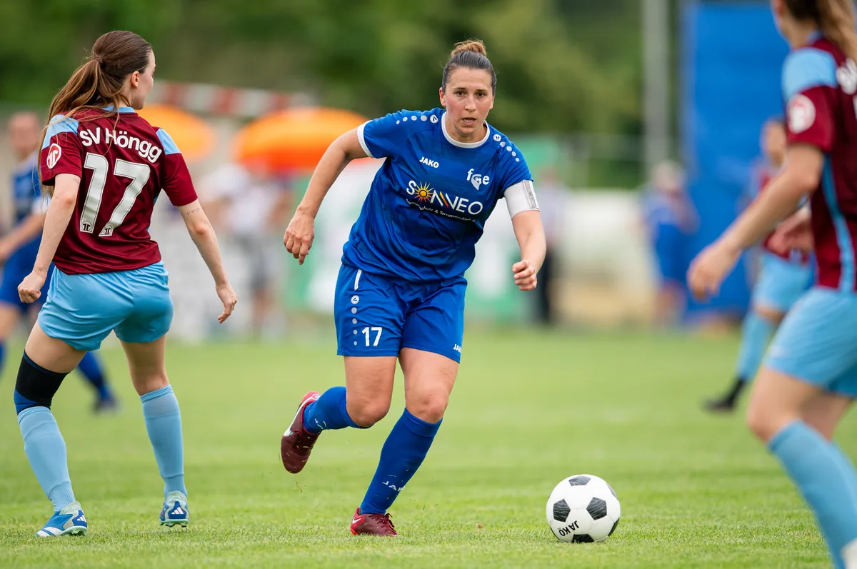Taktgeberin im Effretiker Spiel: Captain Nadine Baker. Sportplatz Griespark, Effretikons Nadine Baker (C)