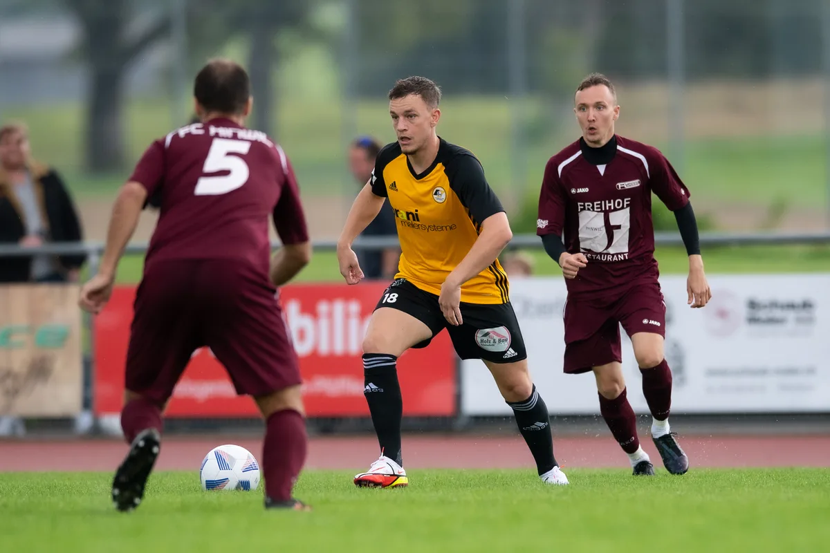 Fussballplatz Meierwiesen, Wetzikon. Marcel Huber gegen Hinwils Oliver Hartmann