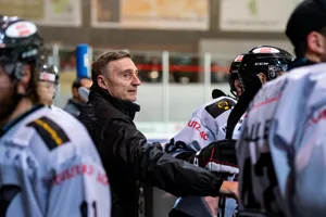 Eishalle im Chreis, Basel Trainer Christian Weber. Bild: Robert Pfiffner Eishalle im Chreis, Basel Trainer Christian Weber. Bild: Robert Pfiffner
