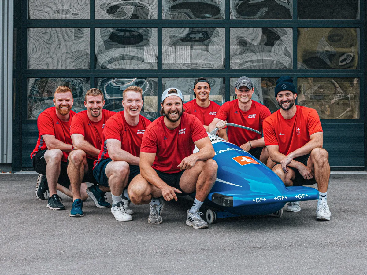 Bob-Team von Michael Vogt, mit Dominik Schläpfer aus Wila, Dritter von links. Bob-Team von Michael Vogt, mit Dominik Schläpfer aus Wila, Dritter von links.