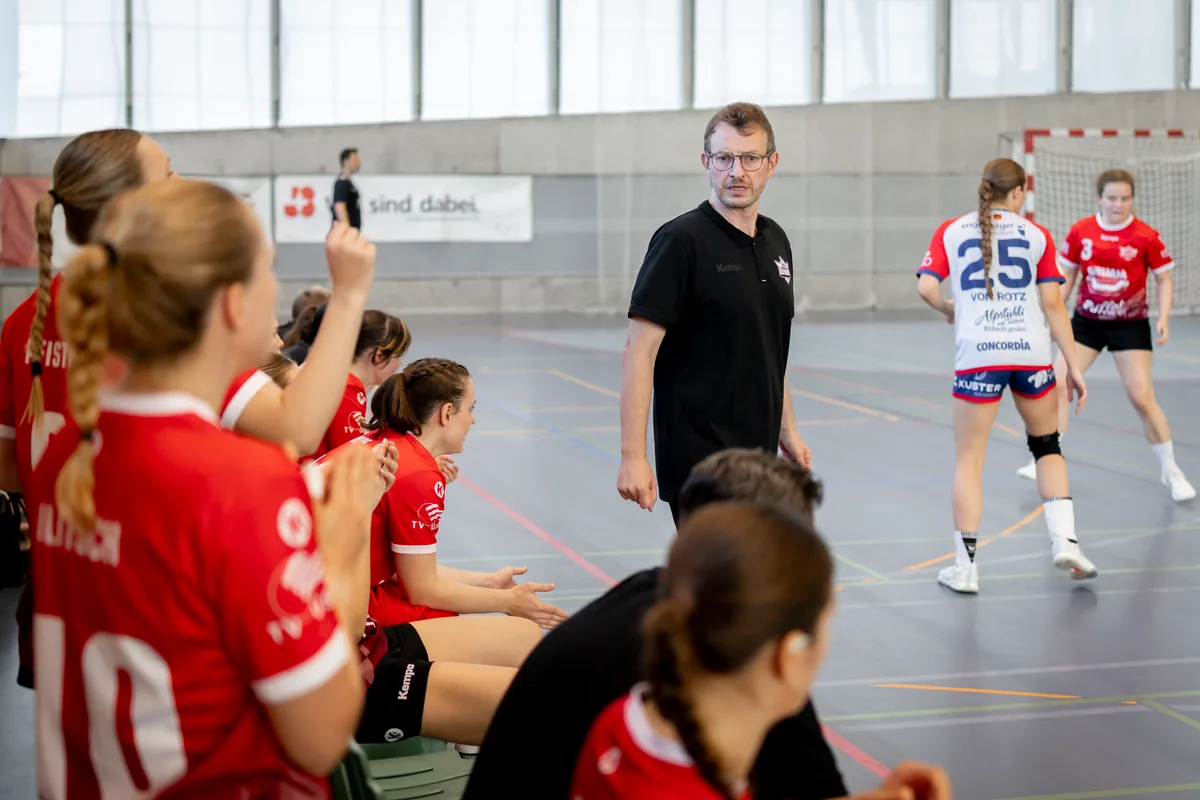 Steht neu bei den Handballerinnen des TV Uster an der Seitenlinie: Stefan Paraschivescu. Steht neu bei den Handballerinnen des TV Uster an der Seitenlinie: Stefan Paraschivescu.