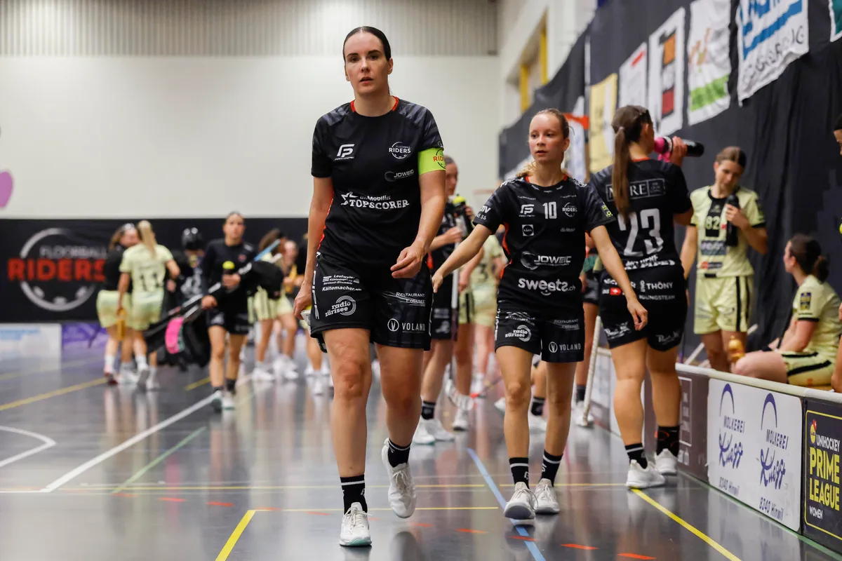 Riders-Captain Lisa Devenoge (vorne) sah trotz der klaren Angelegenheit auch positive Ansätze. (Archiv)