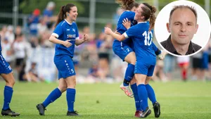 15853530-3 Jubel der Frauen des FC Effretikon