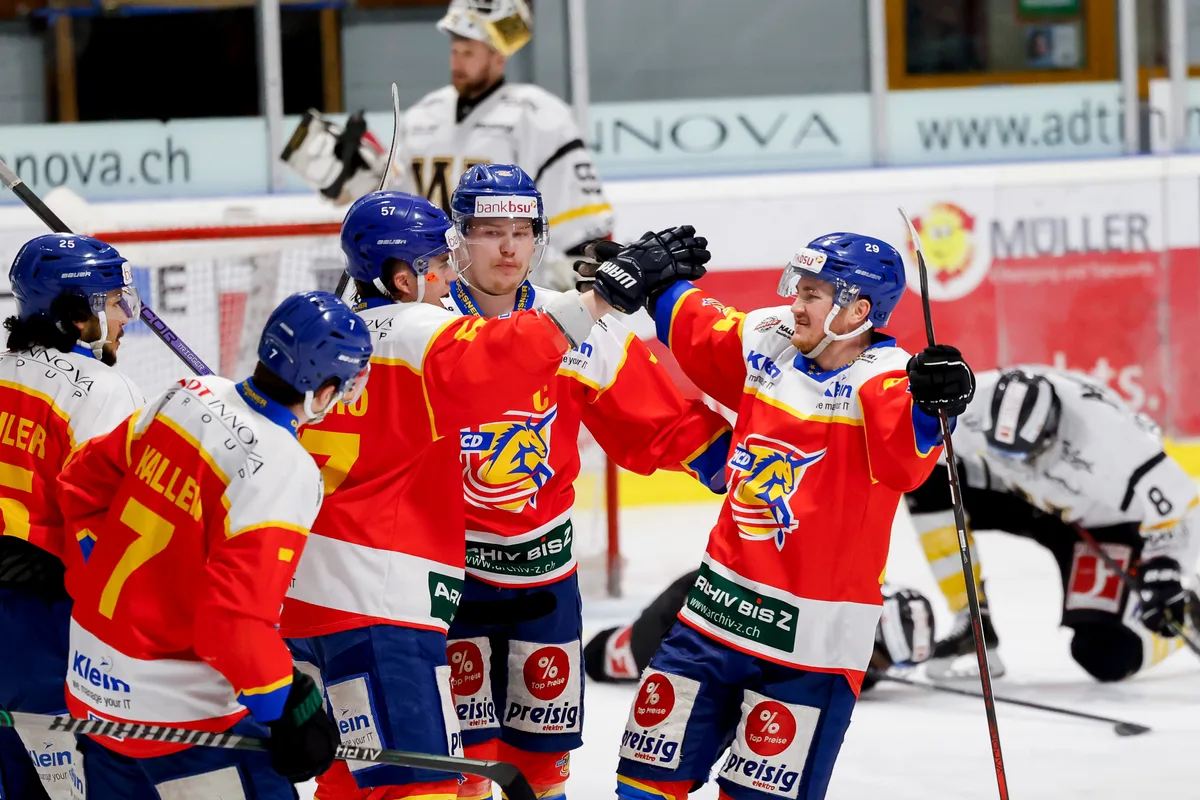 Torjubel von Eishockeyspielern.