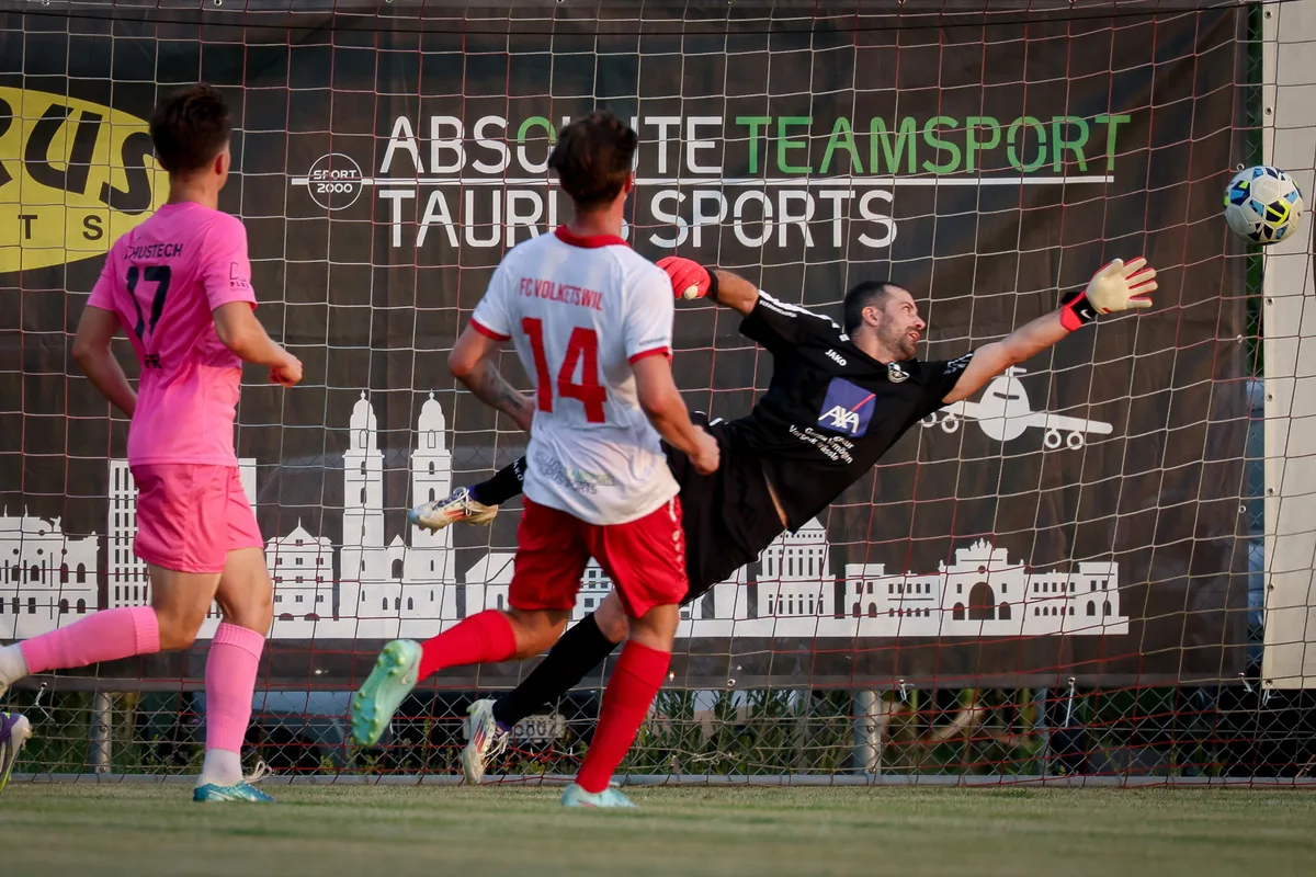 Volki Torwart Kelly Jaeggli kassiert das 0:3