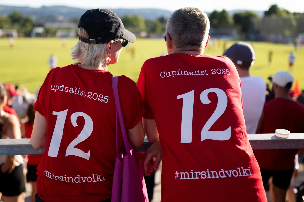 Fans auf der Tribuene