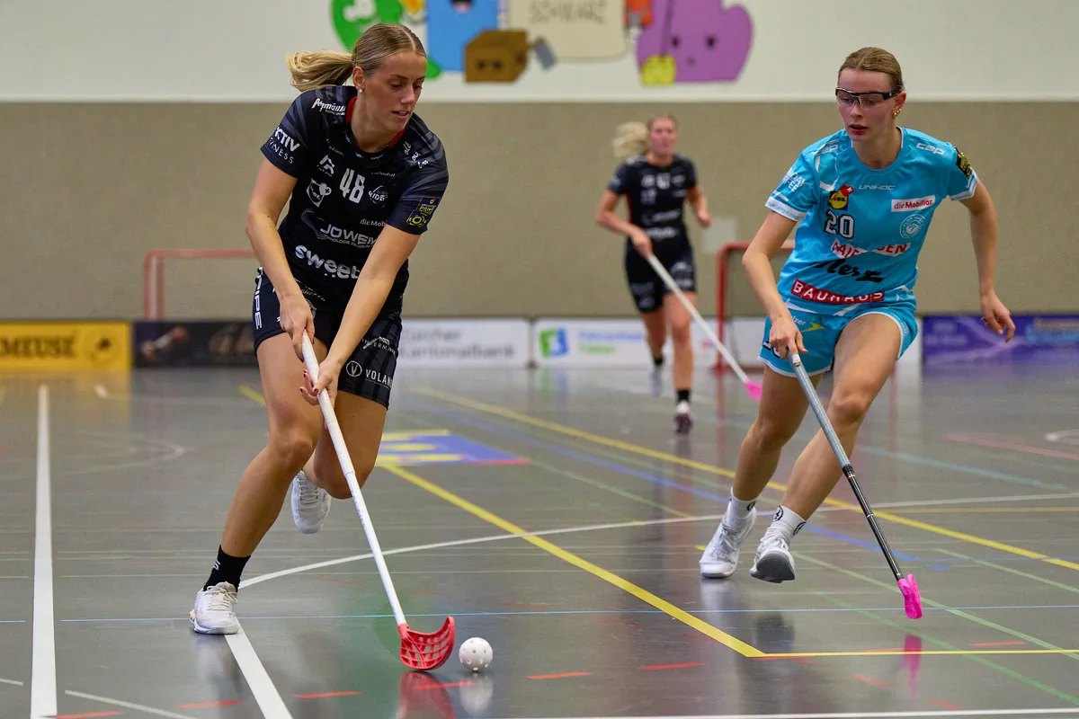 Die Floorball Riders (Emma Hansson, links) mussten sich daheim Chur beugen.