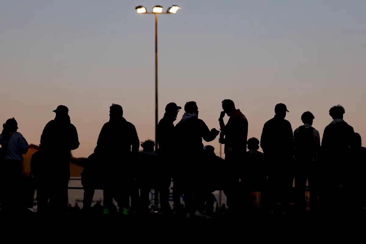 Zuschauer am Spielfeldrand