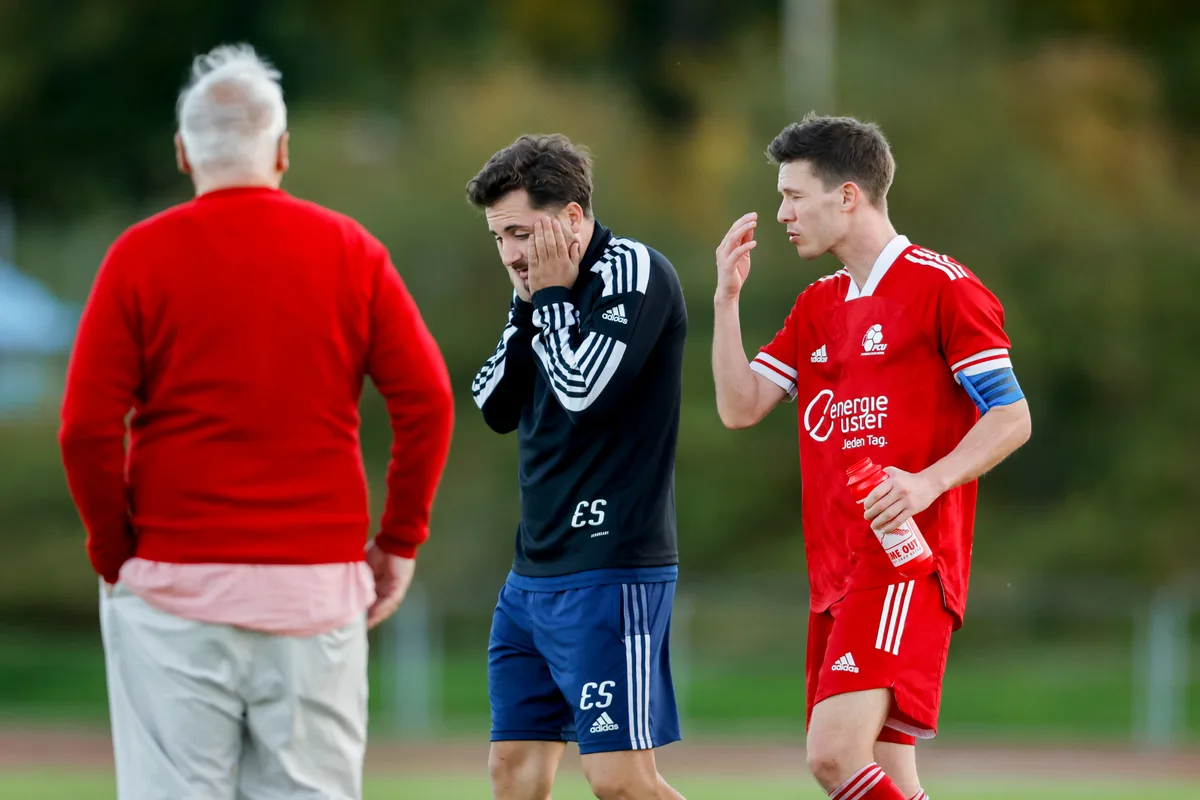Captain Florian Nebel und Trainer Etienne Scholz nach dem Spiel.