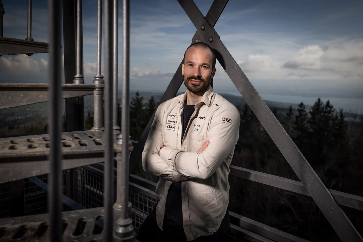 «Es ging mir immer auch darum, Werte wie Leidenschaft und Demut vorzuleben»: Gilles Roulin bestreitet an der SM in Davos sein letztes Rennen. Porträt von Gilles Roulin auf dem Hochwachtturm bei Egg.