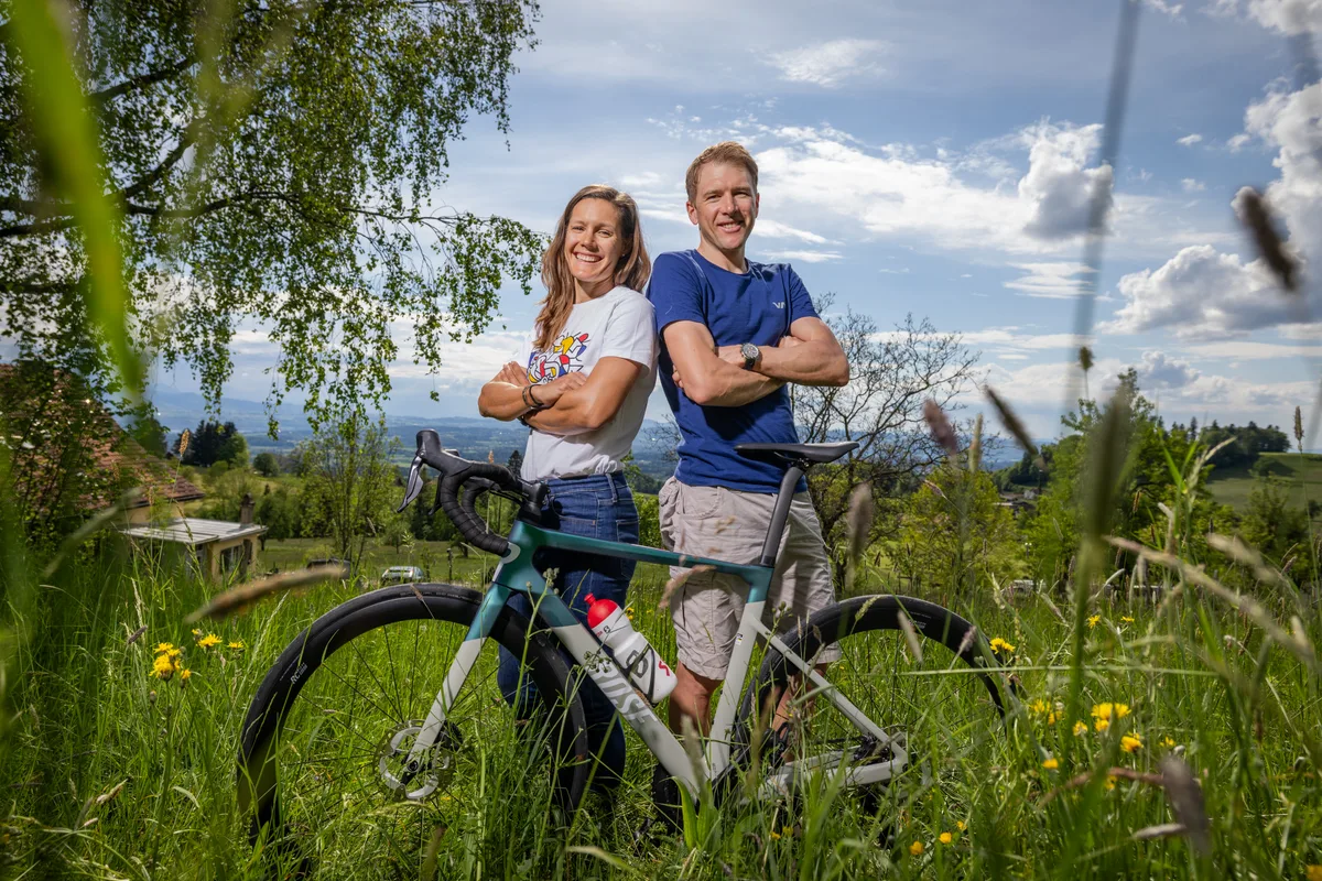 Vera und Konny Looser bei sich zu Hause oberhalb von Girenbad.