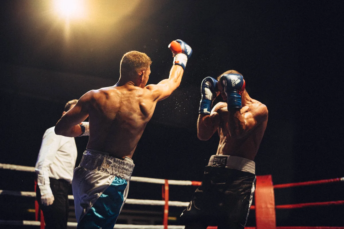 Der Volketswiler Ramadan Hiseni (in weisser Hose) während eines Boxkampfs. Der Volketswiler Ramadan Hiseni (in weisser Hose) während eines Boxkampfs.