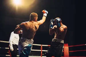 Der Volketswiler Ramadan Hiseni (in weisser Hose) während eines Boxkampfs. Der Volketswiler Ramadan Hiseni (in weisser Hose) während eines Boxkampfs.