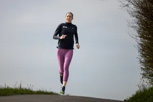 22629896-2 Fabienne Schlumpf im Training beim Pfäffikersee, Römerkastell.