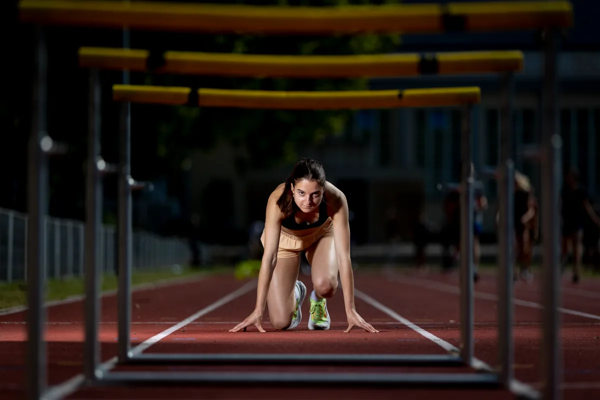 Lena Wernli, fotografiert bei der Sportanlage Sihlhölzli.