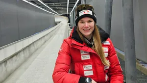 28225265-2 Natalie Maag an der neuen Olympiabahn in Cortina.