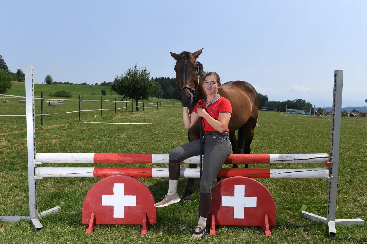 Springreiterin Nadja Minder mit ihrem Pferd Toblerone. Foto: Madeleine Schoder