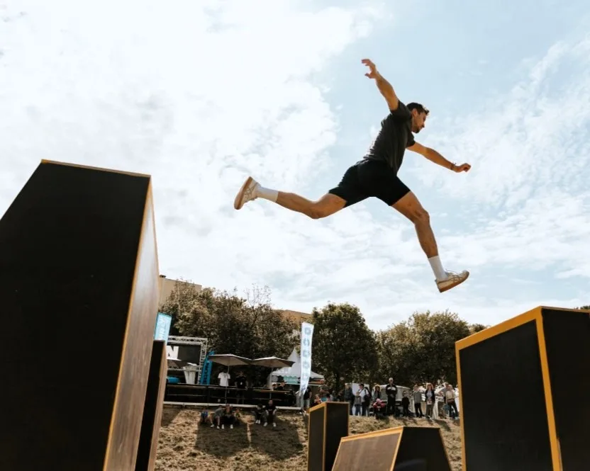 Hier zählt die Zeit: Oskar Dietschi an einem Speed-Wettbewerb. Am Eidgenössischen Turnfest startet Oskar Dietschi im Speed-Parkour.