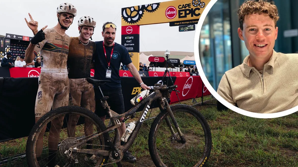 Felix Stehli (Mitte) mit Teamkollege Marc Pritzen (links) und Bike-Produzent Thomas Stoll nach dem Cape-Epic-Sieg.