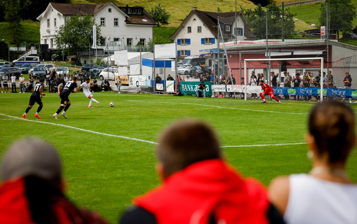 Impressionen Testspiel zwischen dem FC Zuerich und dem FC Wil auf der Schwendi in Bauma.