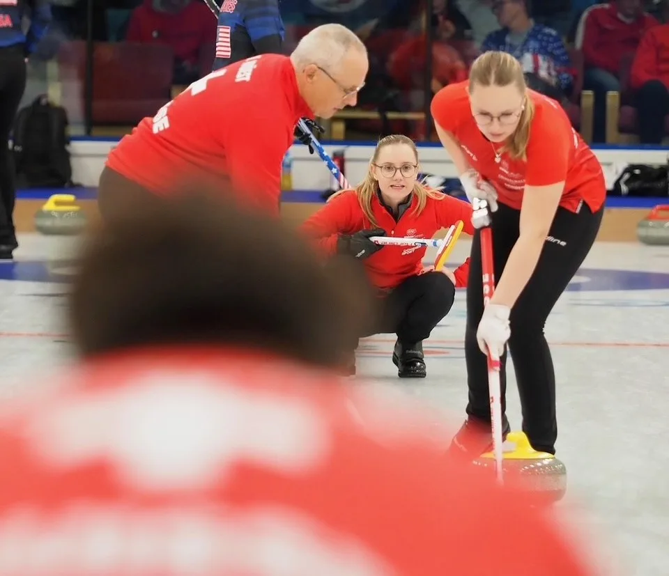 31513718-1 Die Volketswiler Curling-Familie Wüest holte an der Mixed-WM die Bronzemedaille.
Skip Nora Wüest