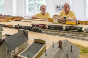 Andy Meier und Thury Schmidheiny überwachen den Fahrbetreib. Andy Meier und Thury Schmidheiny überwachen den Fahrbetreib.