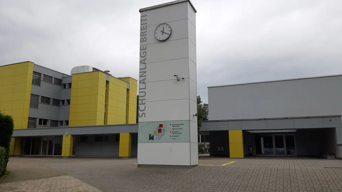 28420318-2 Die Schulanlage Breiti in Turbenthal, aufgenommen ca. Mitte Juli 2021