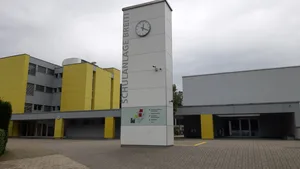 28420318-2 Die Schulanlage Breiti in Turbenthal, aufgenommen ca. Mitte Juli 2021