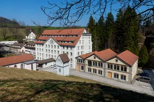 Die ehemalige Spinnerei Neuthal gehört zu den am besten erhaltenen Fabrikensembles der Schweiz aus dem 19.Jahrhundert und ist heute Sitz des Museums Neuthal. Foto Dominik Landwehr Die ehemalige Spinnerei Neuthal gehört zu den am besten erhaltenen Fabrikensembles der Schweiz aus dem 19.Jahrhundert und ist heute Sitz des Museums Neuthal. Foto Dominik Landwehr