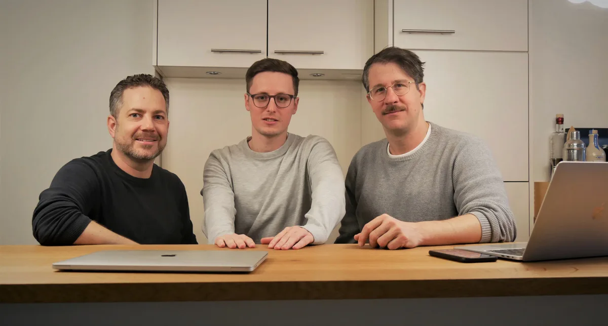 Besuch beim Start-up «The Tours», das eine Töff-App entwickelt. Gründer sind (v.l.) Remo Brunner, Jonas Müller und Äxel Kleinberger