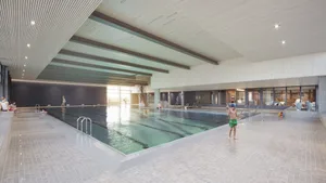 23496378-1 So wird das sanierte Hallenbad in Bauma aussehen.