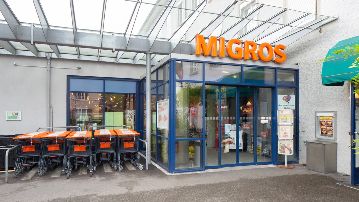 Eingang der Migros Bauma vor der Modernisierung.