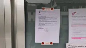 13018668-1 Betreten verboten: Der Konkurs von Viamedica betrifft auch das Ärztezentrum Turbenthal.