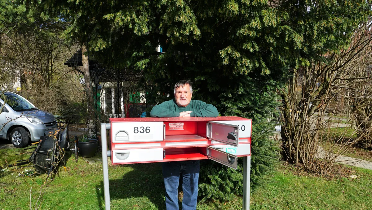Alber Büchi fragt sich, ob der Briefkasten nun öfters bis Mitte Nachmittag leer bleiben wird.