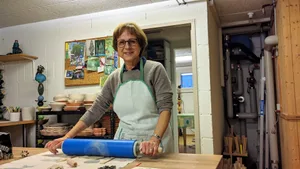 10443880-1 Annemarie Kiener betreibt in Fischenthal ihre eigene Töpferei.