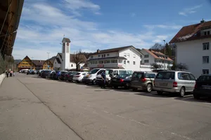 Voller Parkplatz am Bahnhof Bauma Voller Parkplatz am Bahnhof Bauma
