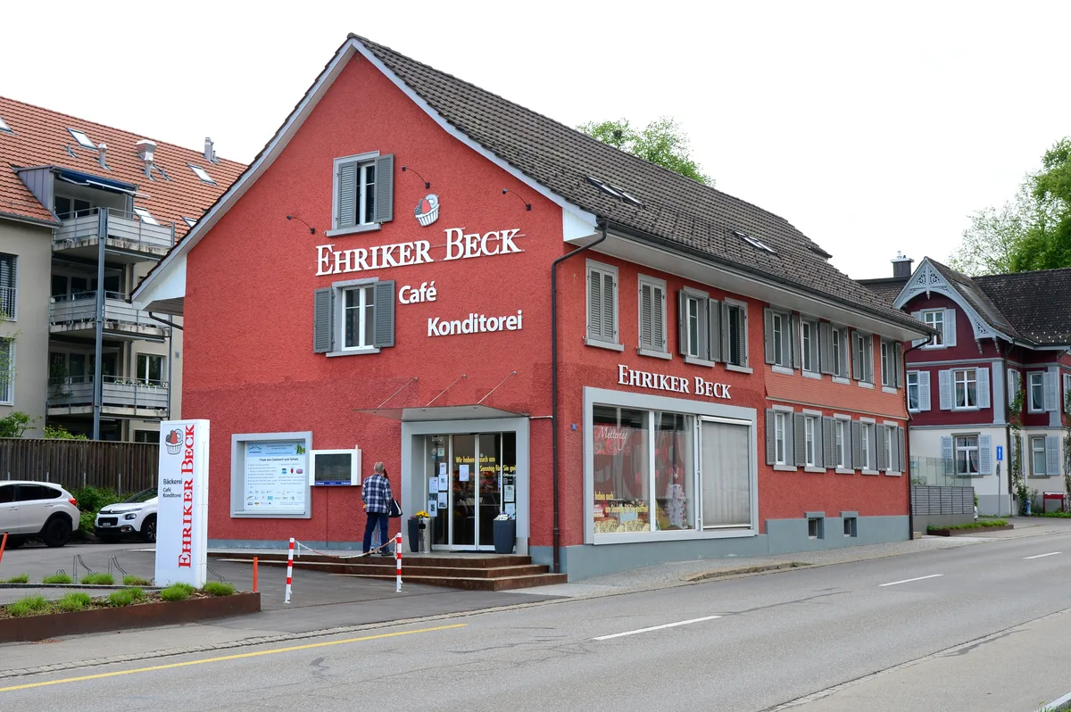 Am 28. Mai ist das Café an der Tösstalstrasse in Turbenthal letztmals als Ehriker Beck geöffnet. Danach wird es leicht renoviert und zum Genusswerk. Am 28. Mai ist das Café an der Tösstalstrasse in Turbenthal letztmals als Ehriker Beck geöffnet. Danach wird es leicht renoviert und zum Genusswerk.