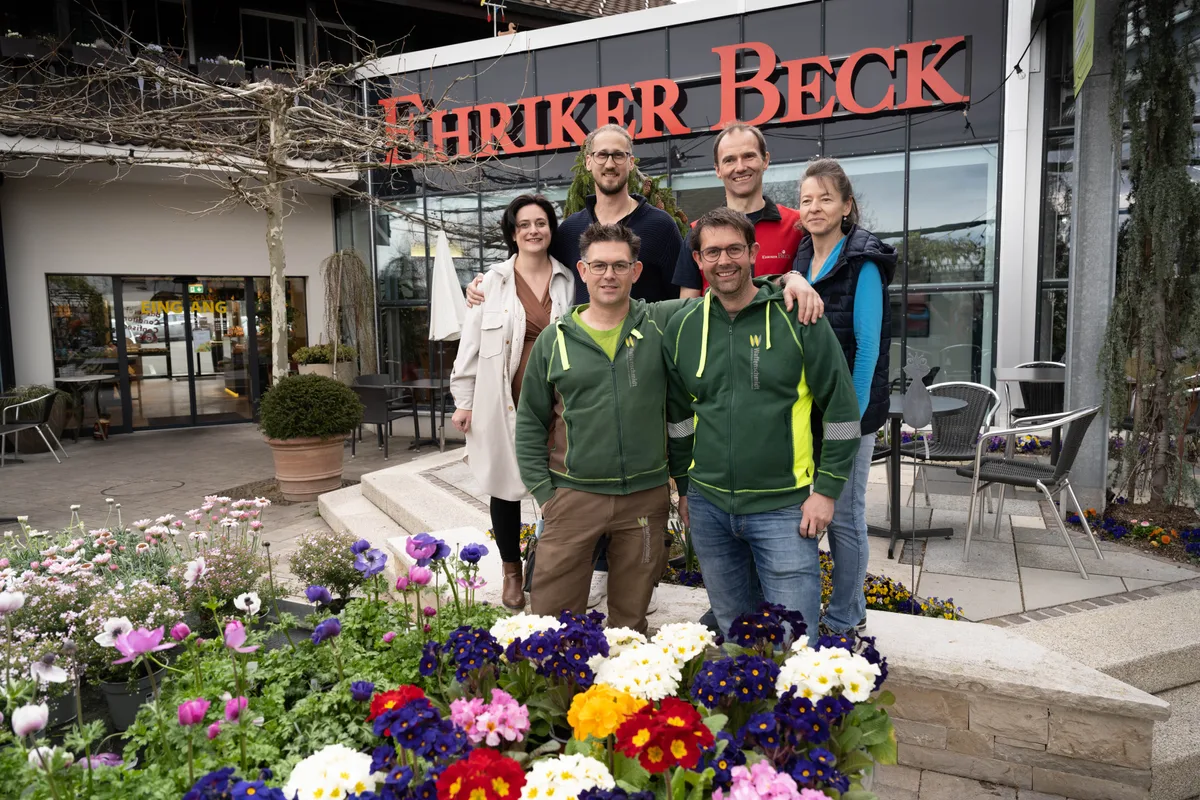 11222317-10 v.l.n.rechts hinten, Tatiana und Martin Mayer, Andreas und Hanna Hofer. vorne v.l.n.rechts Hannes und Jonas Waffenschmidt.