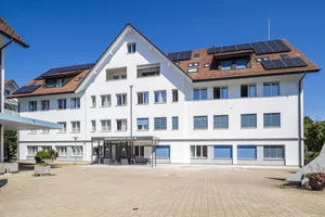 Stolz präsentiert sich das frisch renovierte Gemeindehaus von Zell. Stolz präsentiert sich das frisch renovierte Gemeindehaus von Zell.