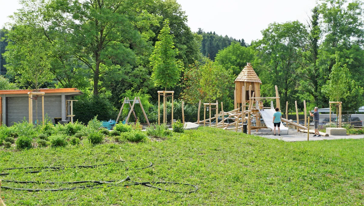 Gut eine halbe Million Franken hat der neue Kirchenpark gekostet. Am Wochenende feiert die Kirchgemeinde die Einweihung.