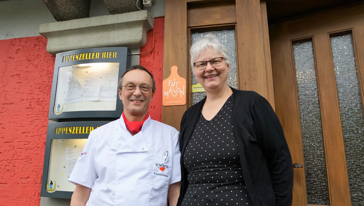 Das orange «Fait Maison»-Zeichen prangt auf der Türe des Restaurants Schöntal.