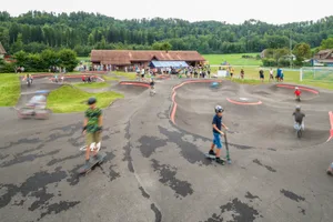 31261034-3 Der Pumptrack ist ein Ort für ein gutes Miteinander um Spass zu haben und wo es allen wohl ist.