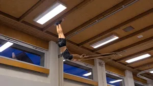 Mit etwas Schwung bis an die Decke? Das sollte beim Ringturnen nicht passieren, kommt in Wildberg aber oft vor. Mit etwas Schwung bis an die Decke? Das sollte beim Ringturnen nicht passieren, kommt in Wildberg aber oft vor.