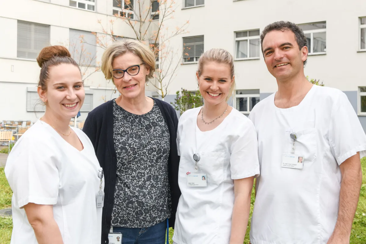 Das Leitungsteam der Palliativstation (v. l. n. r: Tamara Schellenbaum, Danielle Buchmann, Helen Stolz, Dr. med. Sivan Schipper) bauen das Angebot aus.