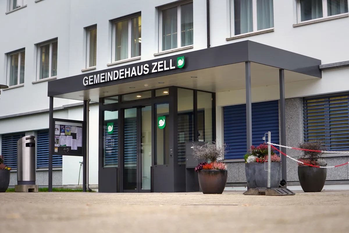 Das Gemeindehaus von Zell von aussen.