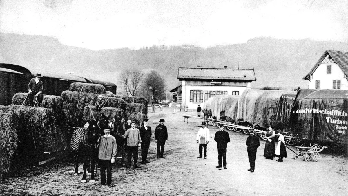 Bauern mit Heuballen