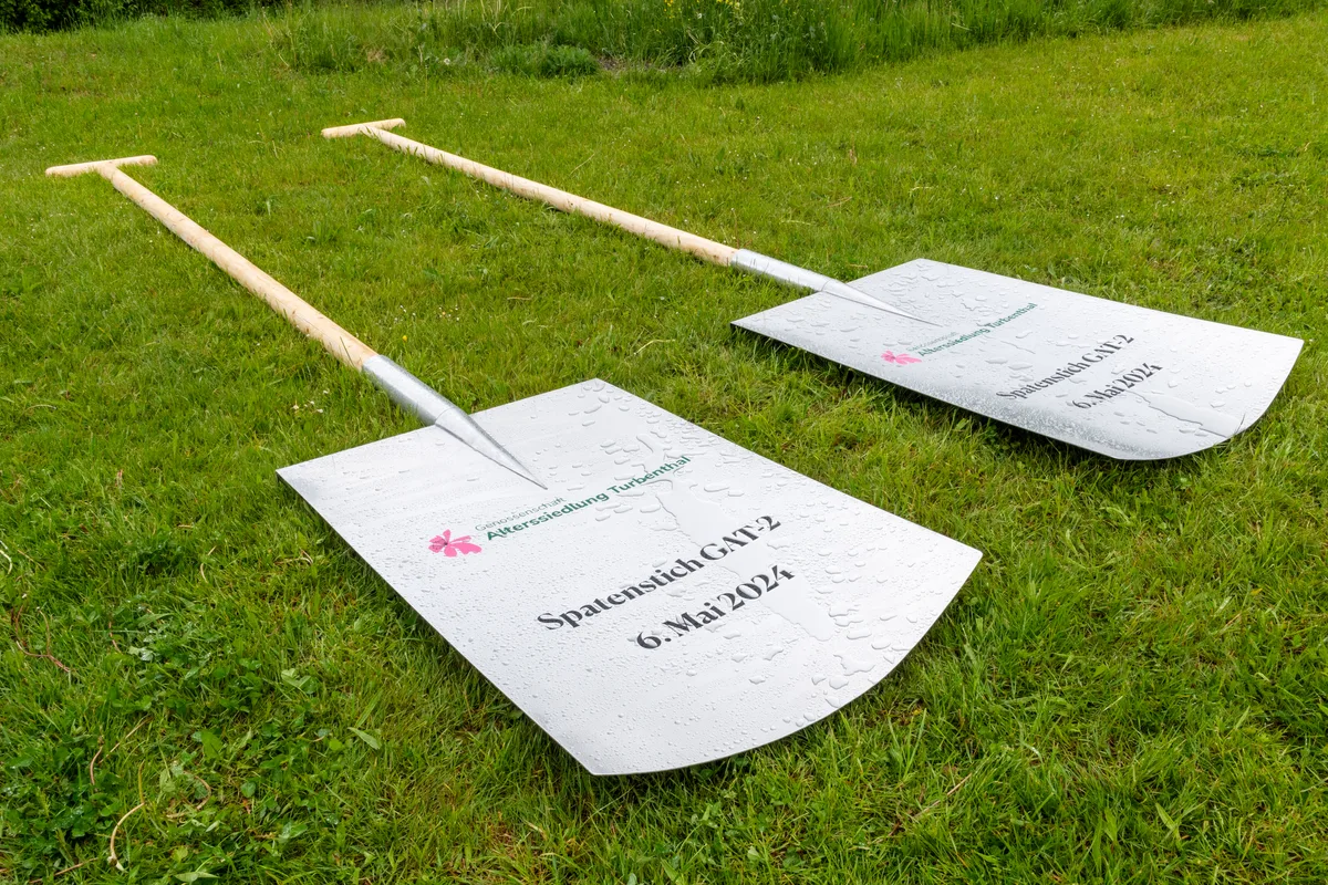 Am Montag, 06.05.2024, fand der Spatenstich für die neuen Alterswohnungen in Turbenthal statt.