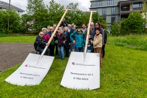 Am Montag 06.05.2024 fand der Spatenstich für die neuen Alterswohnungen in Turbenthal statt. Am Montag 06.05.2024 fand der Spatenstich für die neuen Alterswohnungen in Turbenthal statt.